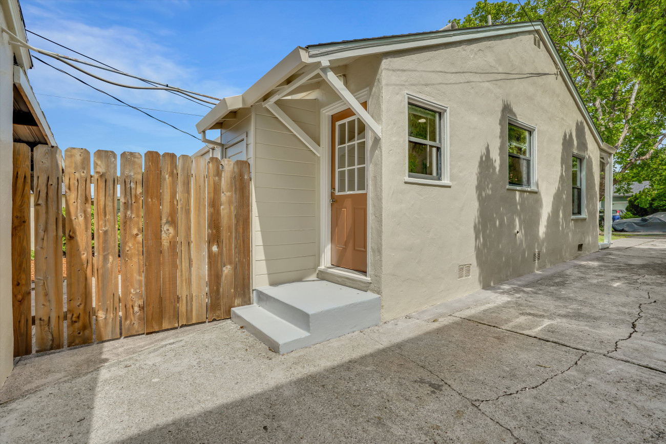 17-561 Cedar st-17.jpg
